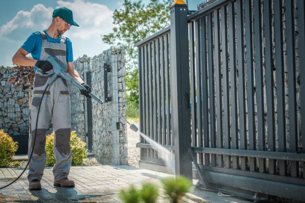 Best Animal Enclosure Cleaning  in Macdonnell Heights, NY